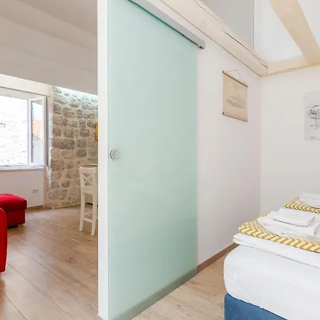 Midtown Apartment *